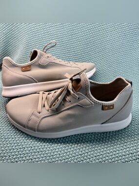 Steve Madden P-Parke Sneakers Men’s 10 Beige Gray Knit Low Top Casual Shoes